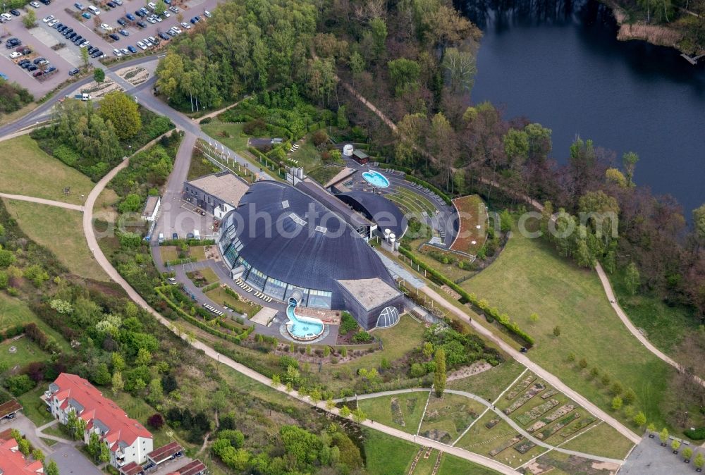 Aerial image Brandenburg an der Havel - Spa and swimming pools at the swimming pool of the leisure facility Marienbad an der Sprengelstrasse in Brandenburg an der Havel in the state Brandenburg