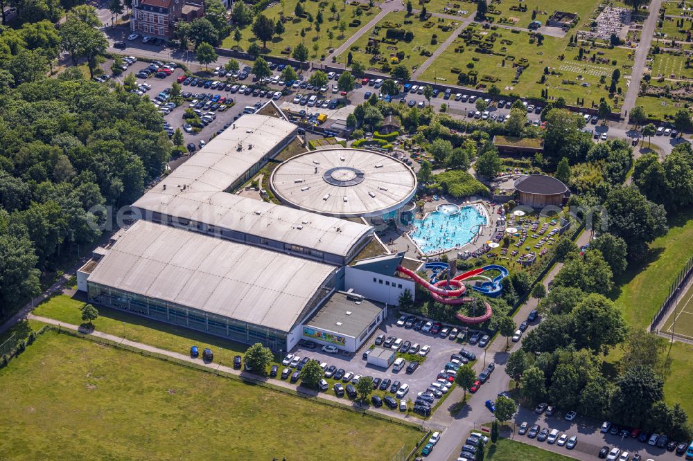 Aerial photograph Hamm - Spa and swimming pools at the swimming pool of the leisure facility Maximare Bad Hamm GmbH on street Juergen-Graef-Allee in Hamm at Ruhrgebiet in the state North Rhine-Westphalia, Germany