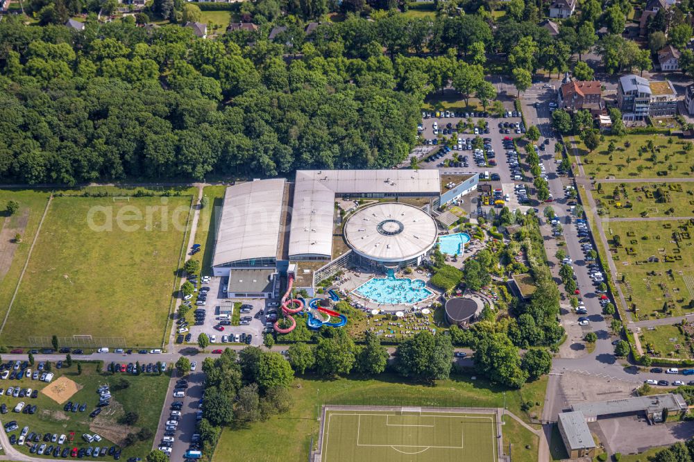 Hamm from the bird's eye view: Spa and swimming pools at the swimming pool of the leisure facility Maximare Bad Hamm GmbH on street Juergen-Graef-Allee in Hamm at Ruhrgebiet in the state North Rhine-Westphalia, Germany