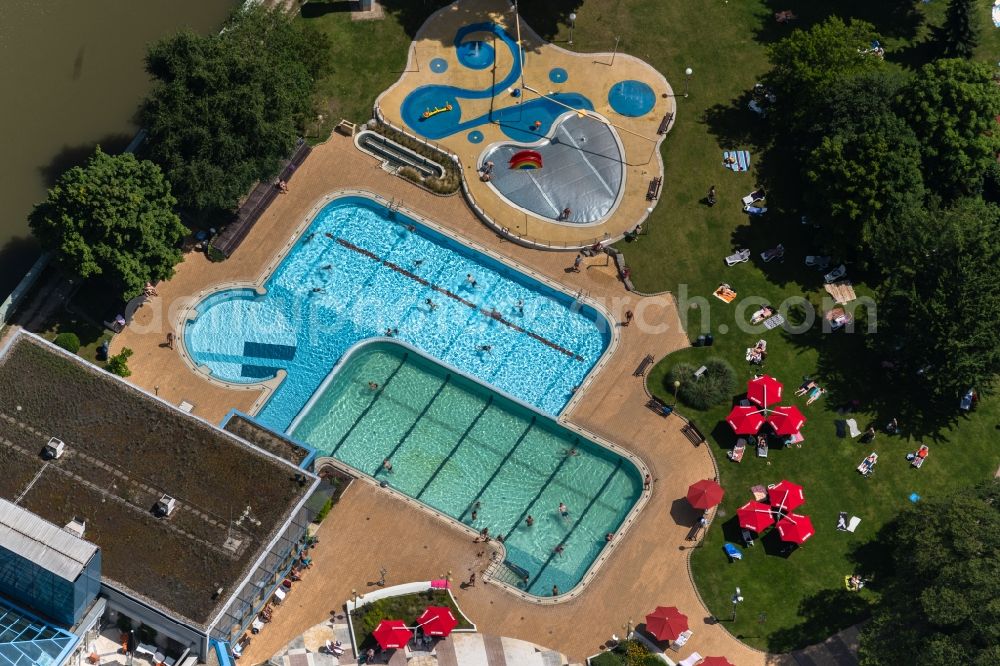 Aerial image Stuttgart - Spa and swimming pools at the swimming pool of the leisure facility Mineralbad Leuze Am Leuzebad in the district Berg in Stuttgart in the state Baden-Wurttemberg, Germany