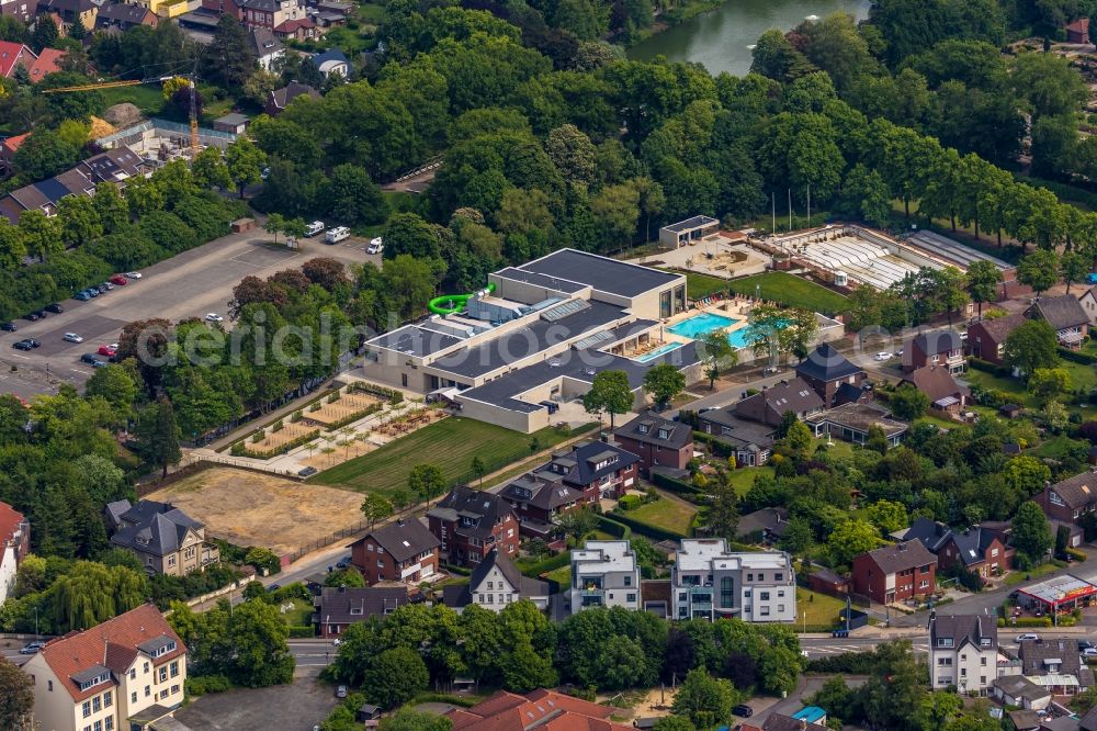 Werne from the bird's eye view: Spa and swimming pool at the swimming pool of Recreation Natur-Solebad Werne GmbH in Werne in the state North Rhine-Westphalia