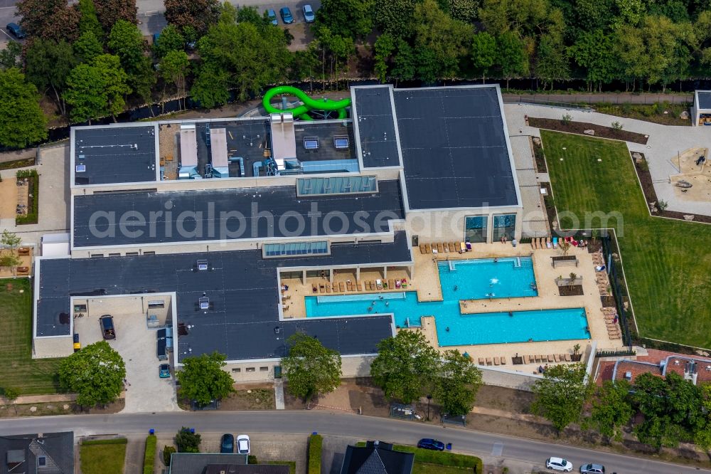 Werne from the bird's eye view: Spa and swimming pool at the swimming pool of Recreation Natur-Solebad Werne GmbH in Werne in the state North Rhine-Westphalia