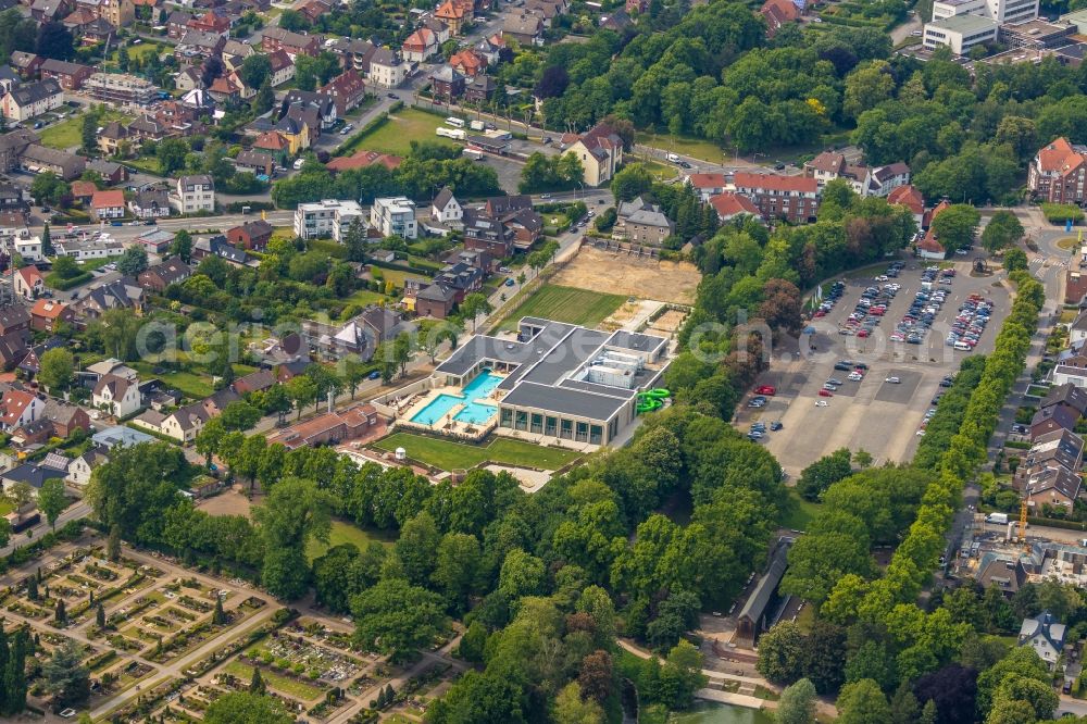 Aerial photograph Werne - Spa and swimming pool at the swimming pool of Recreation Natur-Solebad Werne GmbH in Werne in the state North Rhine-Westphalia