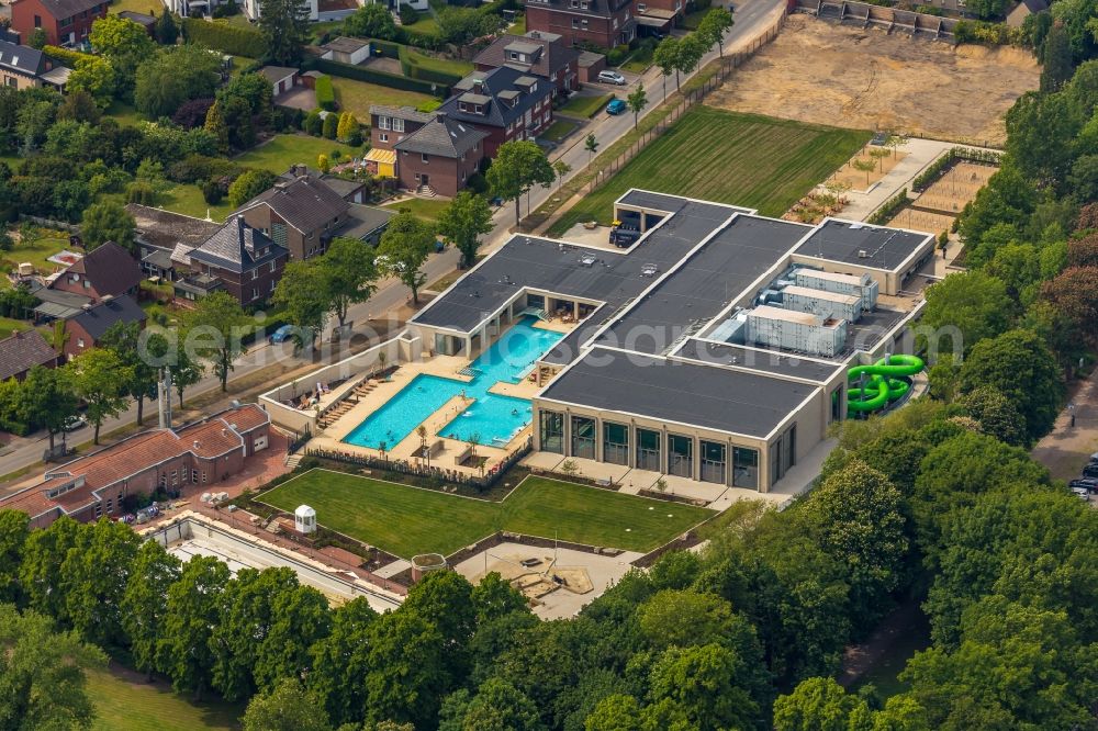 Werne from above - Spa and swimming pool at the swimming pool of Recreation Natur-Solebad Werne GmbH in Werne in the state North Rhine-Westphalia