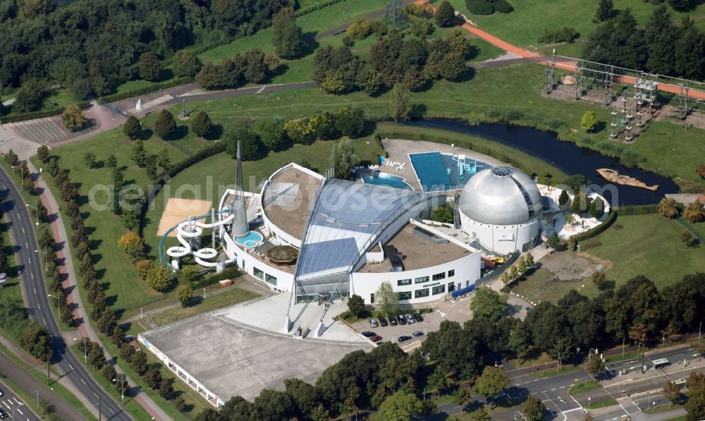 Aerial photograph Magdeburg - Spa and swimming pools at the swimming pool of the leisure facility NEMO Bade-, Sauna- & Fitnesswelt an der Herrenkrugstrasse in the district Herrenkrug in Magdeburg in the state Saxony-Anhalt