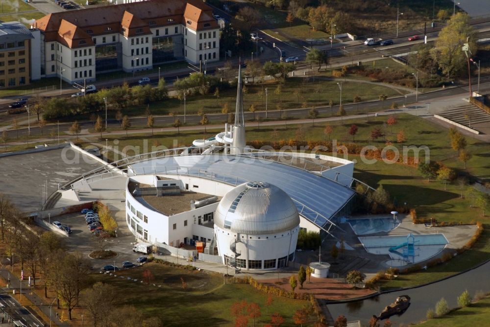 Magdeburg from above - Spa and swimming pools at the swimming pool of the leisure facility NEMO Bade-, Sauna- & Fitnesswelt an der Herrenkrugstrasse in the district Herrenkrug in Magdeburg in the state Saxony-Anhalt