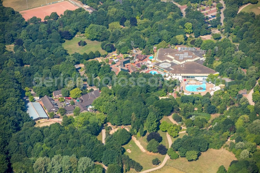 Aerial image Duisburg - Spa and swimming pools at the swimming pool of the leisure facility Niederrhein-Therme on Wehofer Strasse in the district Hamborn in Duisburg in the state North Rhine-Westphalia, Germany