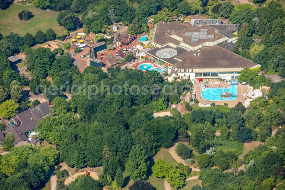 Duisburg from above - Spa and swimming pools at the swimming pool of the leisure facility Niederrhein-Therme on Wehofer Strasse in the district Hamborn in Duisburg in the state North Rhine-Westphalia, Germany