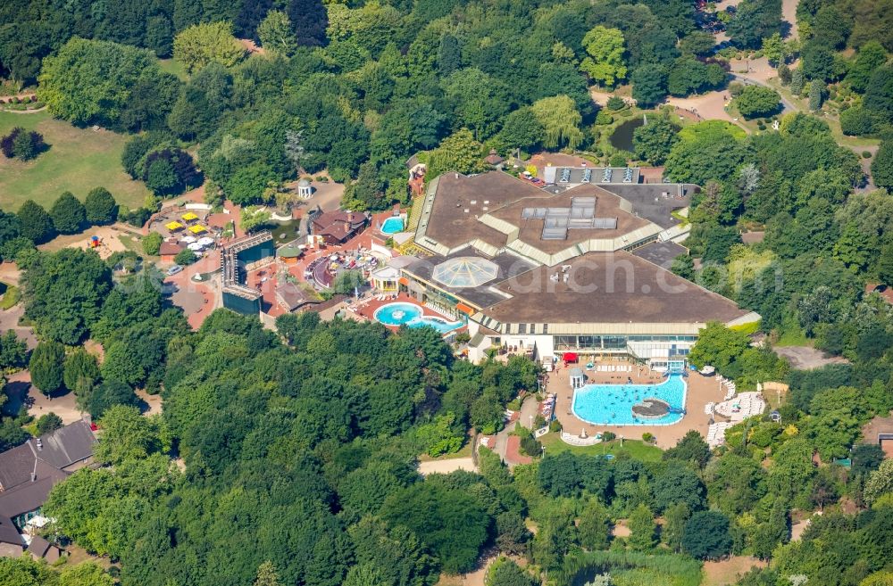 Duisburg from the bird's eye view: Spa and swimming pools at the swimming pool of the leisure facility Niederrhein-Therme on Wehofer Strasse in the district Hamborn in Duisburg in the state North Rhine-Westphalia, Germany