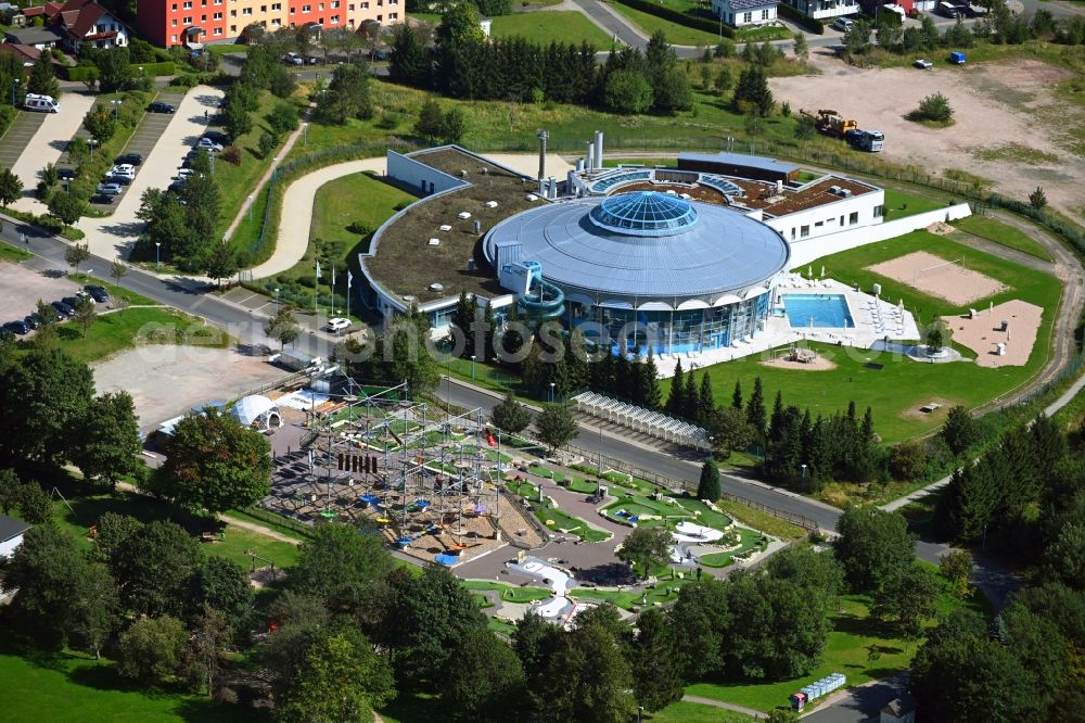 Aerial image Oberhof - Spa and swimming pools at the swimming pool of the leisure facility H2 in Oberhof in the state Thuringia, Germany