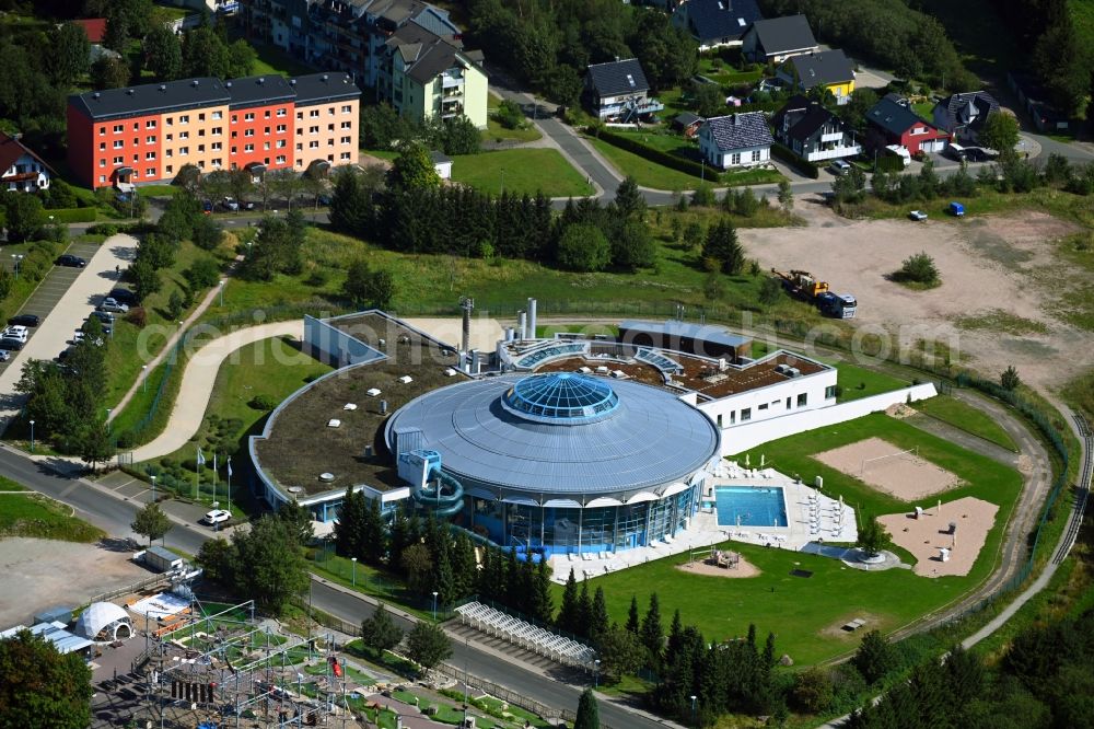 Aerial photograph Oberhof - Spa and swimming pools at the swimming pool of the leisure facility H2 in Oberhof in the state Thuringia, Germany