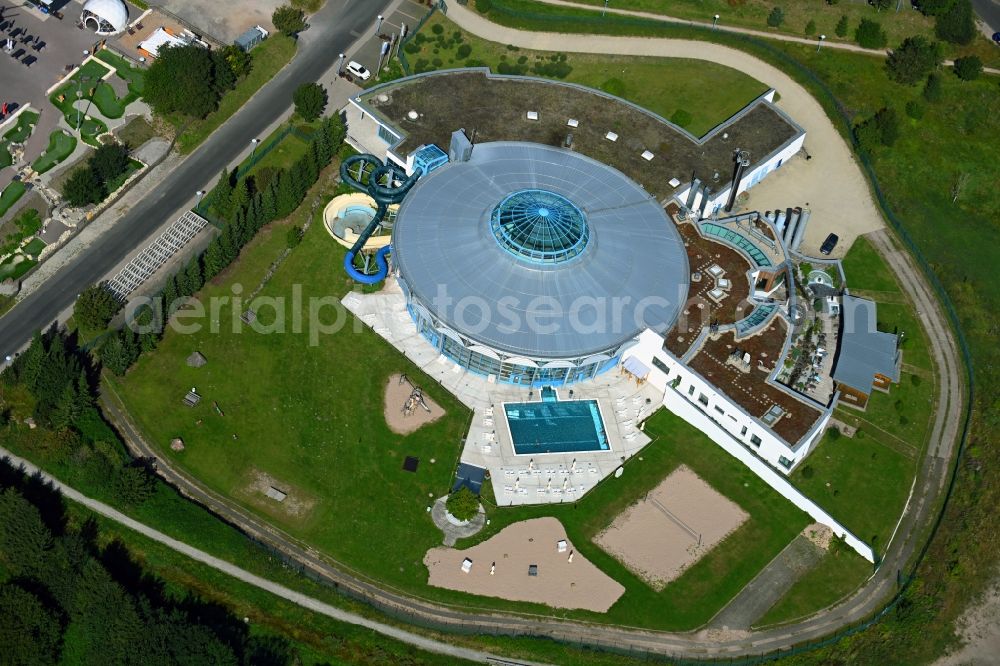 Oberhof from the bird's eye view: Spa and swimming pools at the swimming pool of the leisure facility H2 in Oberhof in the state Thuringia, Germany