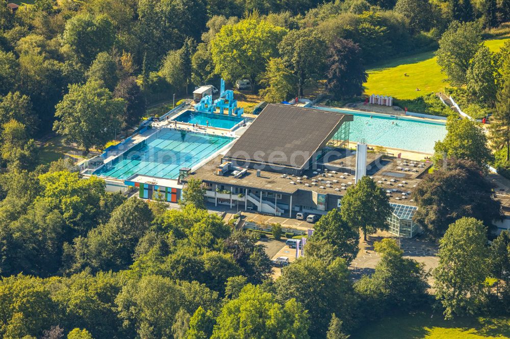 Velbert from above - spa and swimming pools at the swimming pool of the leisure facility Panoronabad Velbert-Neviges on Wiesenweg in Velbert in the state North Rhine-Westphalia, Germany