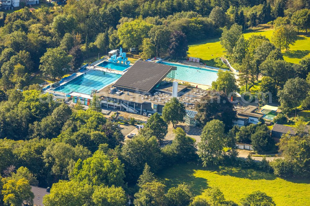 Velbert from the bird's eye view: spa and swimming pools at the swimming pool of the leisure facility Panoronabad Velbert-Neviges on Wiesenweg in Velbert in the state North Rhine-Westphalia, Germany