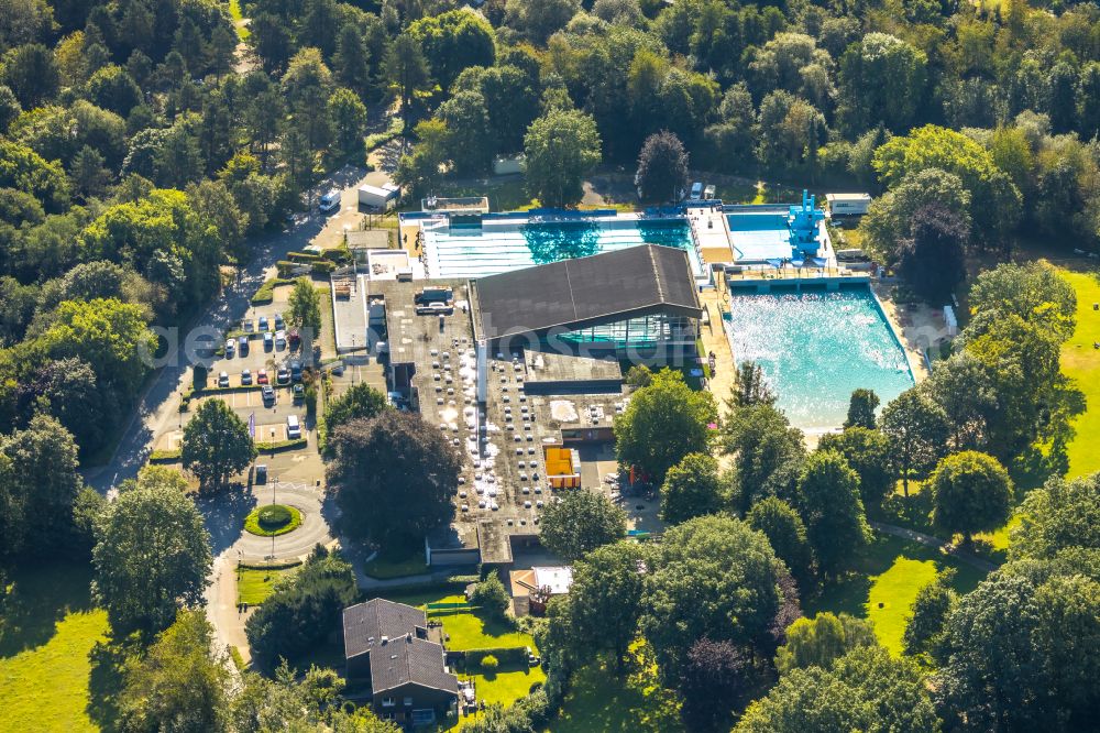 Velbert from above - spa and swimming pools at the swimming pool of the leisure facility Panoronabad Velbert-Neviges on Wiesenweg in Velbert in the state North Rhine-Westphalia, Germany