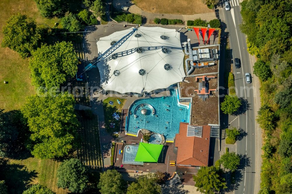 Aerial image Velbert - Spa and swimming pools at the swimming pool of the leisure facility Parkbad Velbert-Mitte on Parkstrasse in Velbert in the state North Rhine-Westphalia, Germany