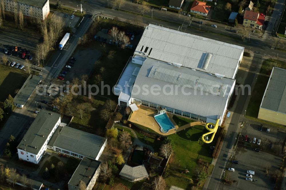 Aerial photograph Fürstenwalde/Spree - Spa and swimming pools at the swimming pool of the leisure facility Schwapp an der Strasse Grosse Freizeit in Fuerstenwalde/Spree in the state Brandenburg