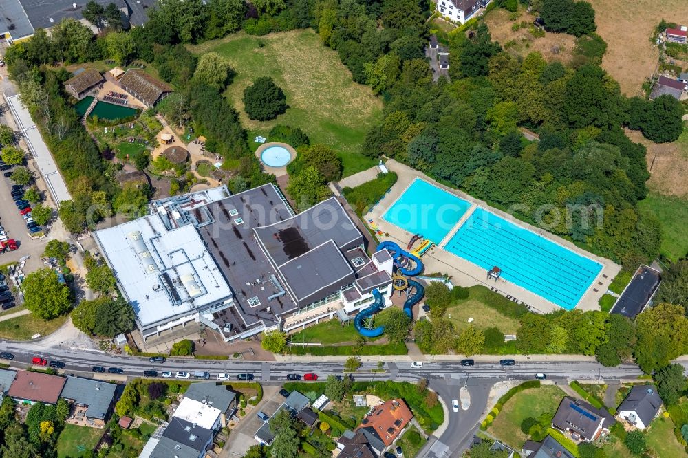 Gevelsberg from the bird's eye view: Spa and swimming pools at the swimming pool of the leisure facility Schwimm-in Gevelsberg on Ochsenkonp in Gevelsberg in the state North Rhine-Westphalia, Germany