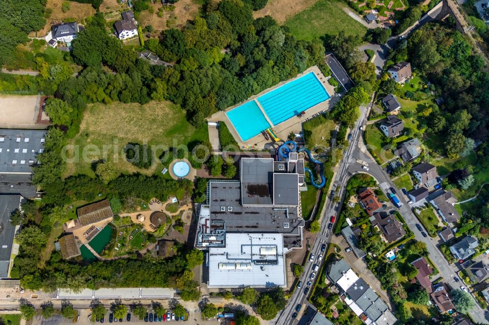 Gevelsberg from the bird's eye view: Spa and swimming pools at the swimming pool of the leisure facility Schwimm-in Gevelsberg on Ochsenkonp in Gevelsberg in the state North Rhine-Westphalia, Germany