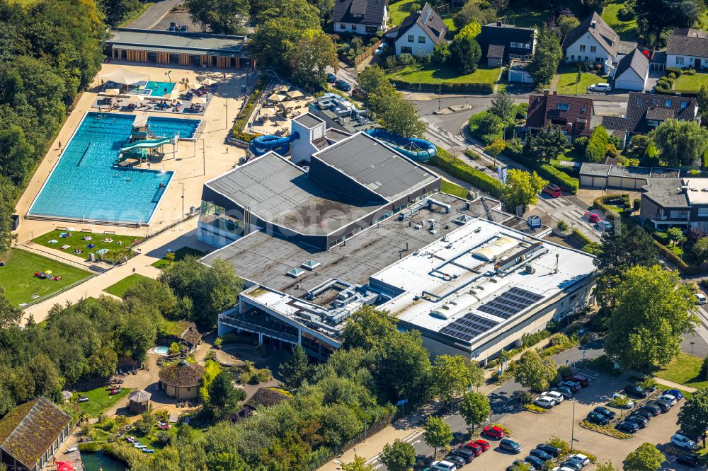 Gevelsberg from above - Spa and swimming pools at the swimming pool of the leisure facility Schwimm-in Gevelsberg on Ochsenkonp in Gevelsberg in the state North Rhine-Westphalia, Germany