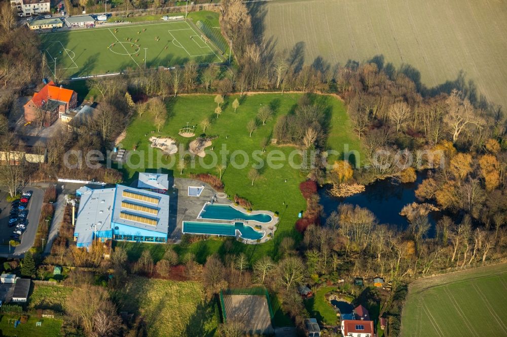 Herne from above - Spa and swimming pools at the swimming pool of the leisure facility Suedpool in of Bergstrasse in Herne in the state North Rhine-Westphalia, Germany