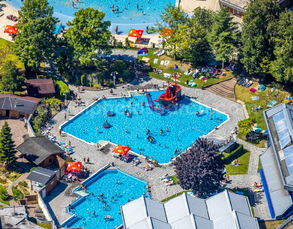 Aerial photograph Dortmund - Spa and swimming pools at the swimming pool of the leisure facility Solebad Wischlingen on Hoefkerstrasse in the district Wischlingen in Dortmund at Ruhrgebiet in the state North Rhine-Westphalia, Germany