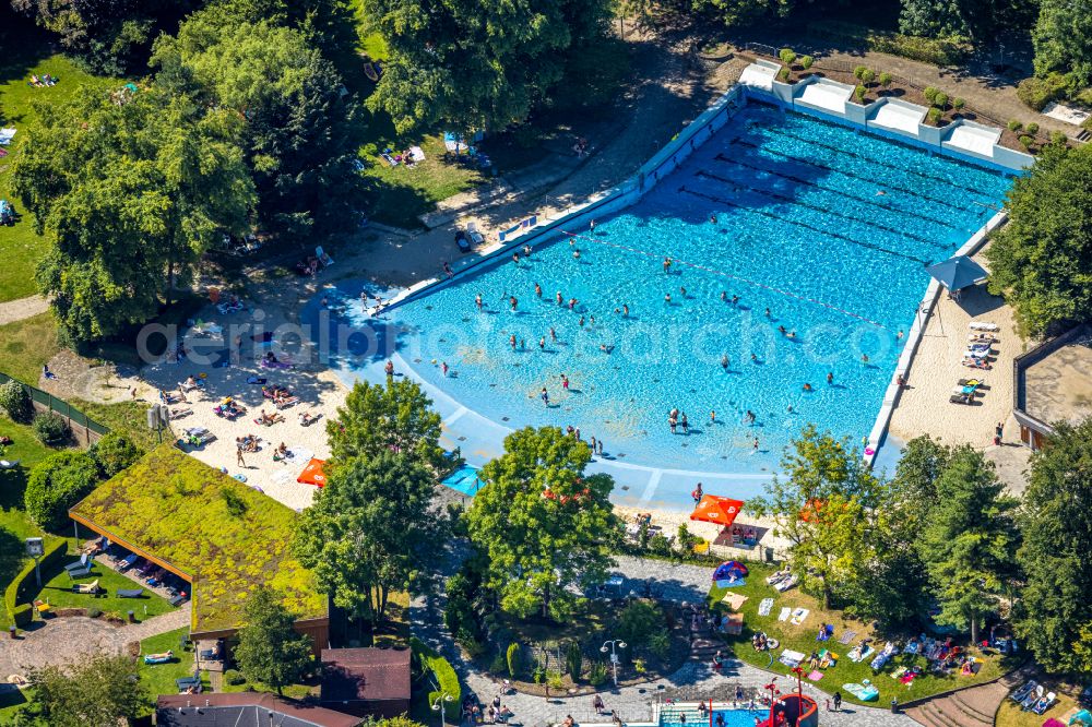 Aerial image Dortmund - Spa and swimming pools at the swimming pool of the leisure facility Solebad Wischlingen on Hoefkerstrasse in the district Wischlingen in Dortmund at Ruhrgebiet in the state North Rhine-Westphalia, Germany