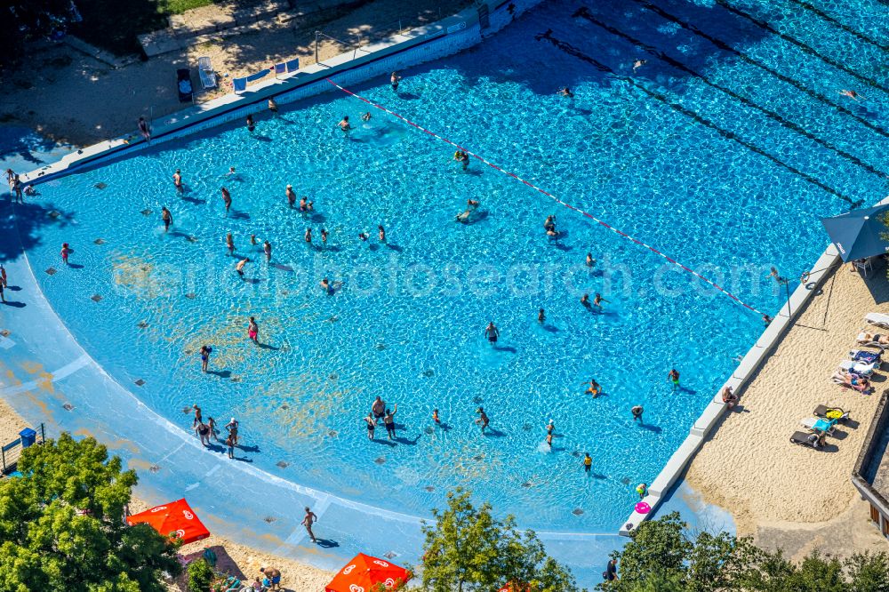 Aerial photograph Dortmund - Spa and swimming pools at the swimming pool of the leisure facility Solebad Wischlingen on Hoefkerstrasse in the district Wischlingen in Dortmund at Ruhrgebiet in the state North Rhine-Westphalia, Germany