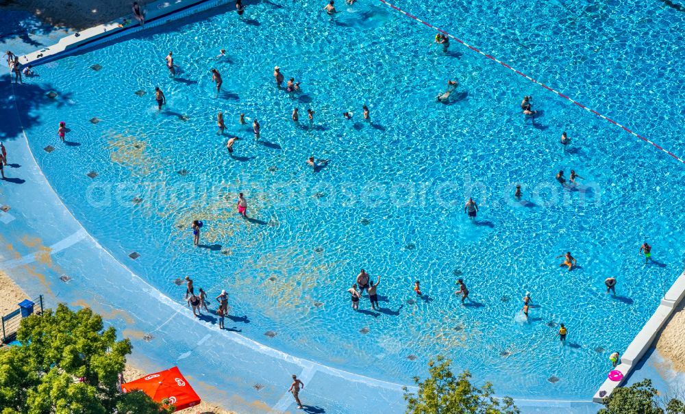 Dortmund from above - Spa and swimming pools at the swimming pool of the leisure facility Solebad Wischlingen on Hoefkerstrasse in the district Wischlingen in Dortmund at Ruhrgebiet in the state North Rhine-Westphalia, Germany