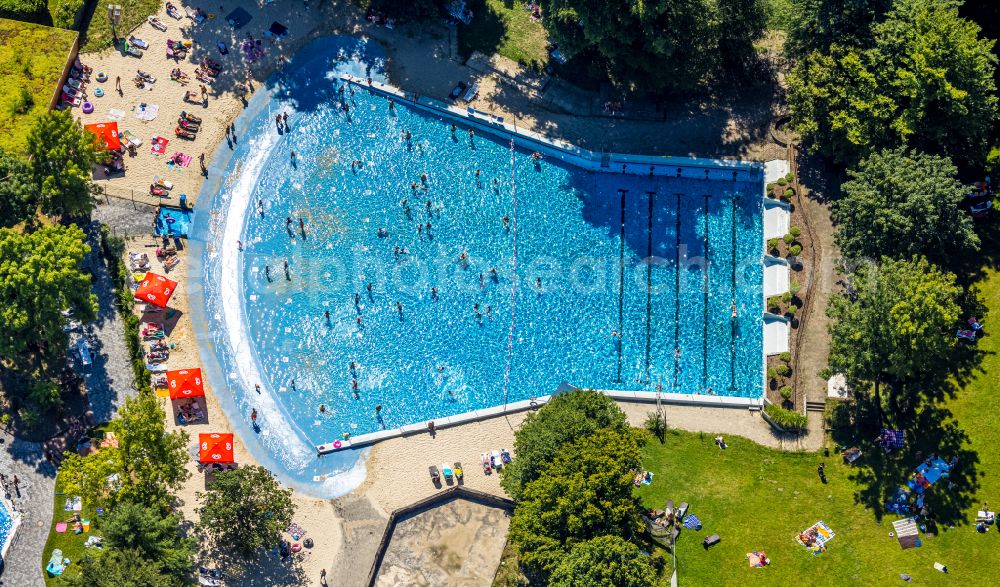 Aerial image Dortmund - Spa and swimming pools at the swimming pool of the leisure facility Solebad Wischlingen on Hoefkerstrasse in the district Wischlingen in Dortmund at Ruhrgebiet in the state North Rhine-Westphalia, Germany