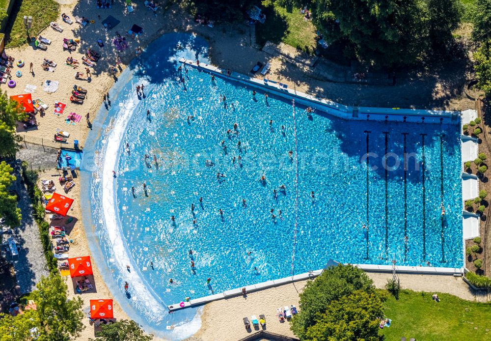 Aerial photograph Dortmund - Spa and swimming pools at the swimming pool of the leisure facility Solebad Wischlingen on Hoefkerstrasse in the district Wischlingen in Dortmund at Ruhrgebiet in the state North Rhine-Westphalia, Germany