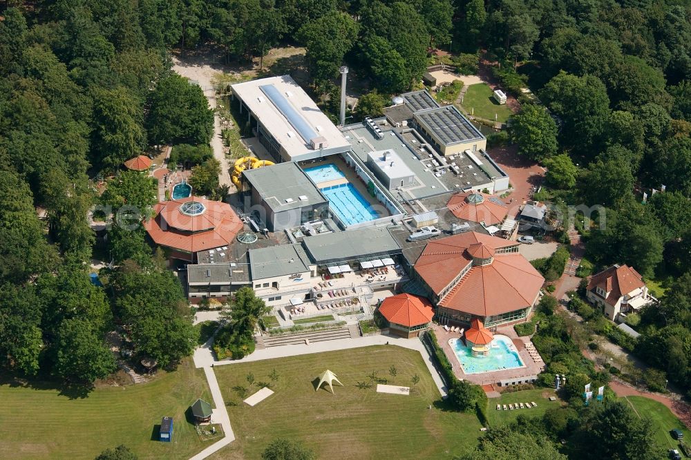 Aerial photograph Soltau - Spa and swimming pools at the swimming pool of the leisure facility in Soltau in the state Lower Saxony, Germany