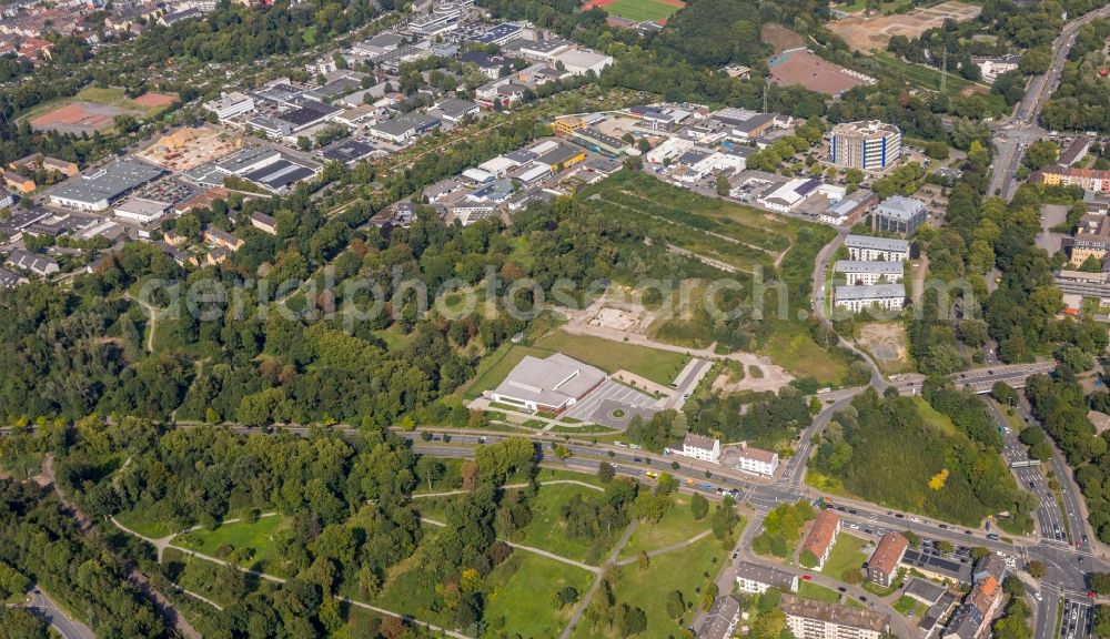 Essen from above - Spa and swimming pools at the swimming pool of the leisure facility of Sport- and Baeofbetriebe Essen on Reckhonmerweg in Essen in the state North Rhine-Westphalia, Germany