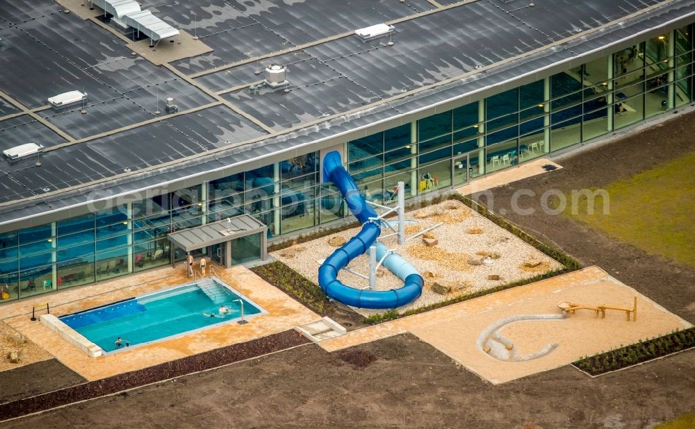 Aerial image Herne - Spa and swimming pools at the swimming pool of the leisure facility Sport- und Erlebnisbad Wananas in the district Wanne-Eickel in Herne in the state North Rhine-Westphalia