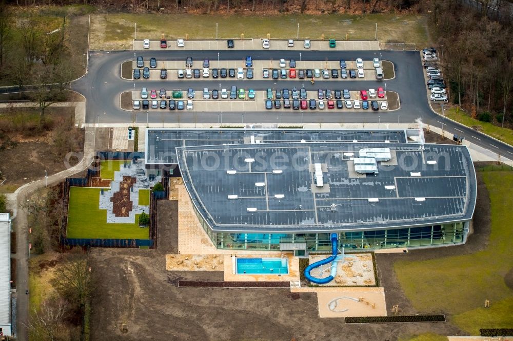 Herne from above - Spa and swimming pools at the swimming pool of the leisure facility Sport- und Erlebnisbad Wananas in the district Wanne-Eickel in Herne in the state North Rhine-Westphalia