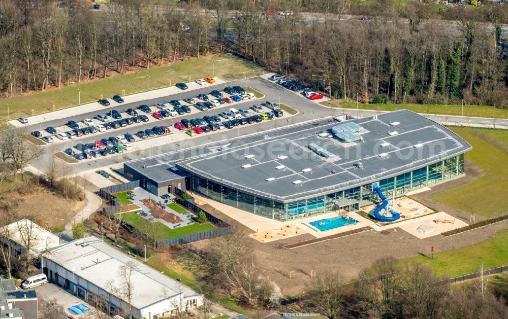 Aerial photograph Herne - Spa and swimming pools at the swimming pool of the leisure facility Sport- und Erlebnisbad Wananas in the district Wanne-Eickel in Herne in the state North Rhine-Westphalia