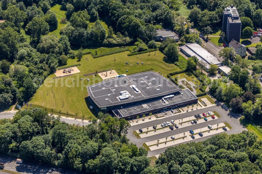 Aerial image Herne - Spa and swimming pools at the swimming pool of the leisure facility Sport- und Erlebnisbad Wananas in the district Wanne-Eickel in Herne in the state North Rhine-Westphalia