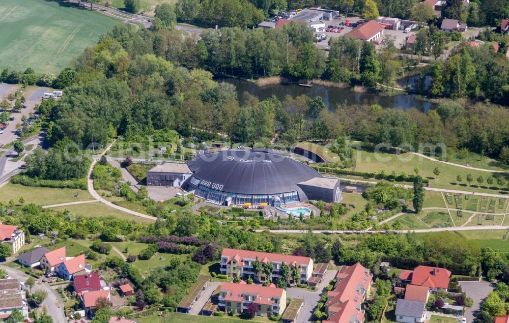 Aerial photograph Bad Belzig - Spa and swimming pools at the swimming pool of the leisure facility SteinTherme Am Kurpark in Bad Belzig in the state Brandenburg, Germany