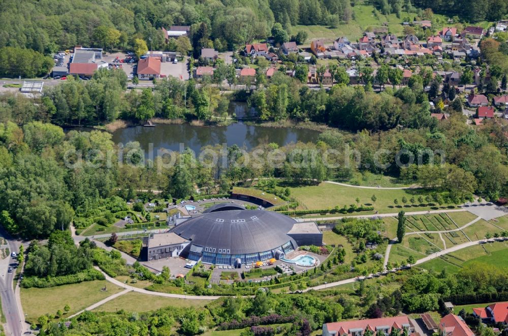 Aerial image Bad Belzig - Spa and swimming pools at the swimming pool of the leisure facility SteinTherme Am Kurpark in Bad Belzig in the state Brandenburg, Germany