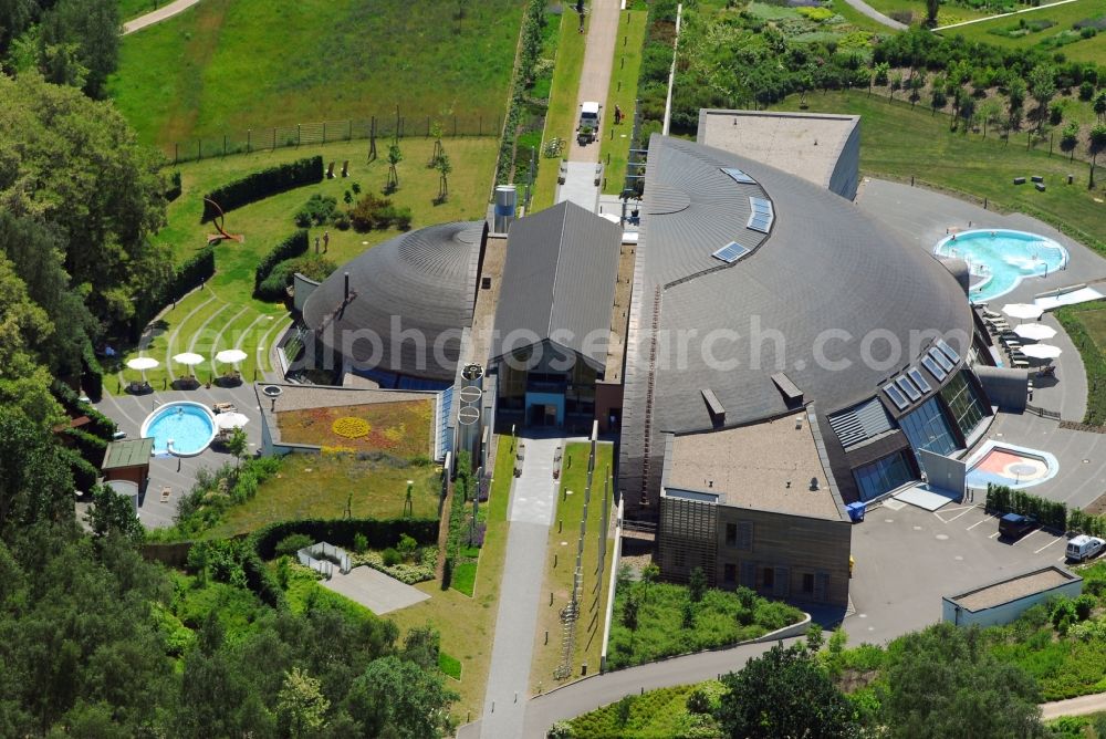 Bad Belzig from above - Spa and swimming pools at the swimming pool of the leisure facility SteinTherme Am Kurpark in Bad Belzig in the state Brandenburg, Germany