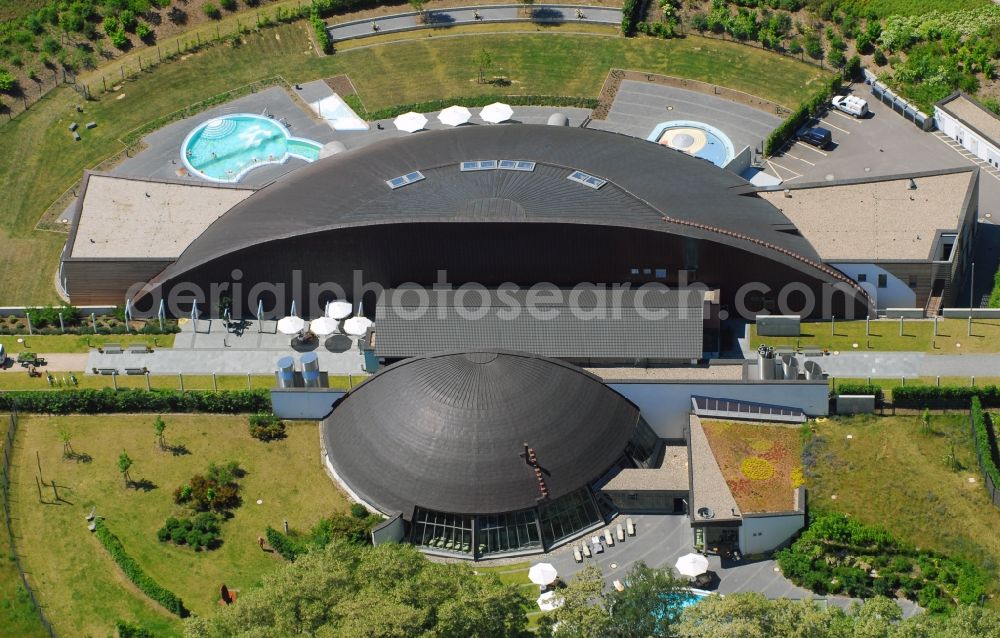 Aerial photograph Bad Belzig - Spa and swimming pools at the swimming pool of the leisure facility SteinTherme Am Kurpark in Bad Belzig in the state Brandenburg, Germany