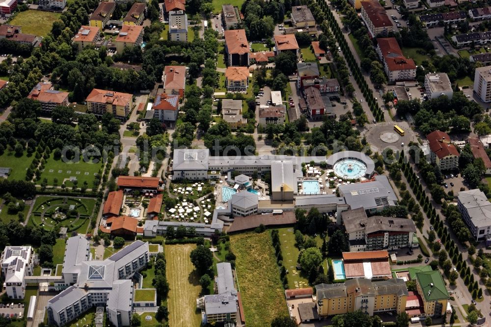 Bad Füssing from above - Spa and swimming pools at the swimming pool of the leisure facility Therme 1 in Bad Fuessing in the state Bavaria