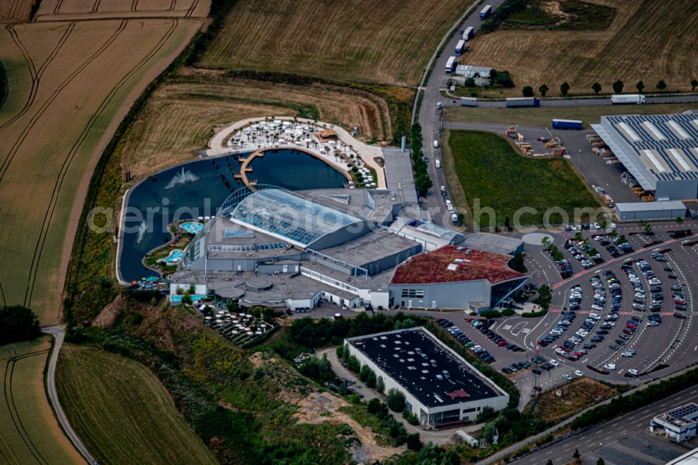 Aerial image Sinsheim - Thermal baths and swimming pools at the outdoor pool of the leisure facility Thermen & Badewelt on the Hummelberg in Sinsheim in the state of Baden-Wuerttemberg