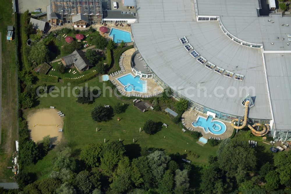 Oranienburg from above - Spa and swimming pools at the swimming pool of the leisure facility TURM ErlebnisCity in Oranienburg in the state Brandenburg