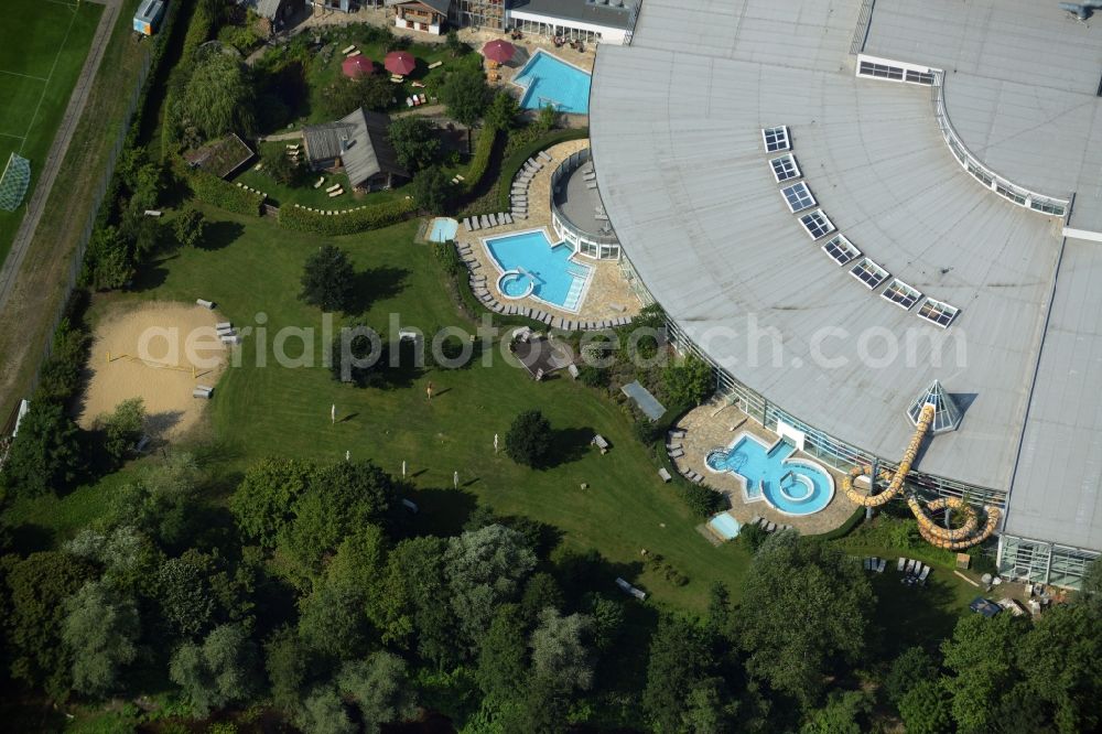 Oranienburg from the bird's eye view: Spa and swimming pools at the swimming pool of the leisure facility TURM ErlebnisCity in Oranienburg in the state Brandenburg