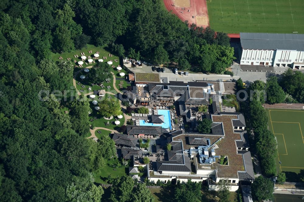 Aerial photograph Berlin - Spa and swimming pool of Recreation Vabali Spa at Seydlitzstrasse the Moabit district of Berlin, Germany