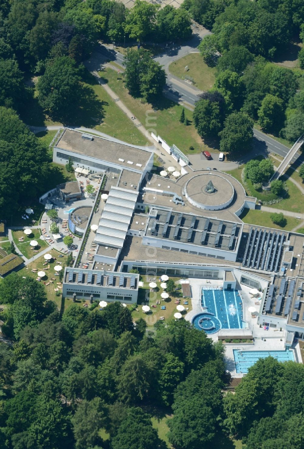 Bad Salzuflen from the bird's eye view: Spa and swimming pools at the swimming pool of the leisure facility VitaSol Therme GmbH in Bad Salzuflen in the state North Rhine-Westphalia