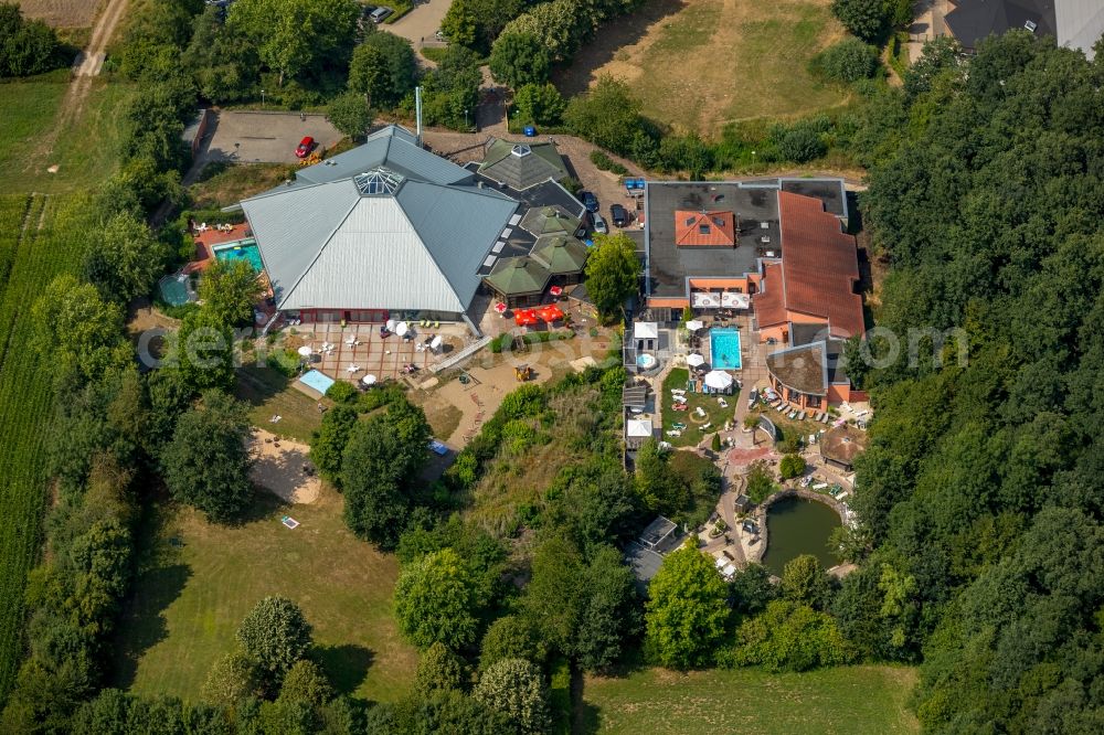 Everswinkel from the bird's eye view: Spa and swimming pools at the swimming pool of the leisure facility Vitus-Bad Alverskirchener Strasse in Everswinkel in the state North Rhine-Westphalia, Germany