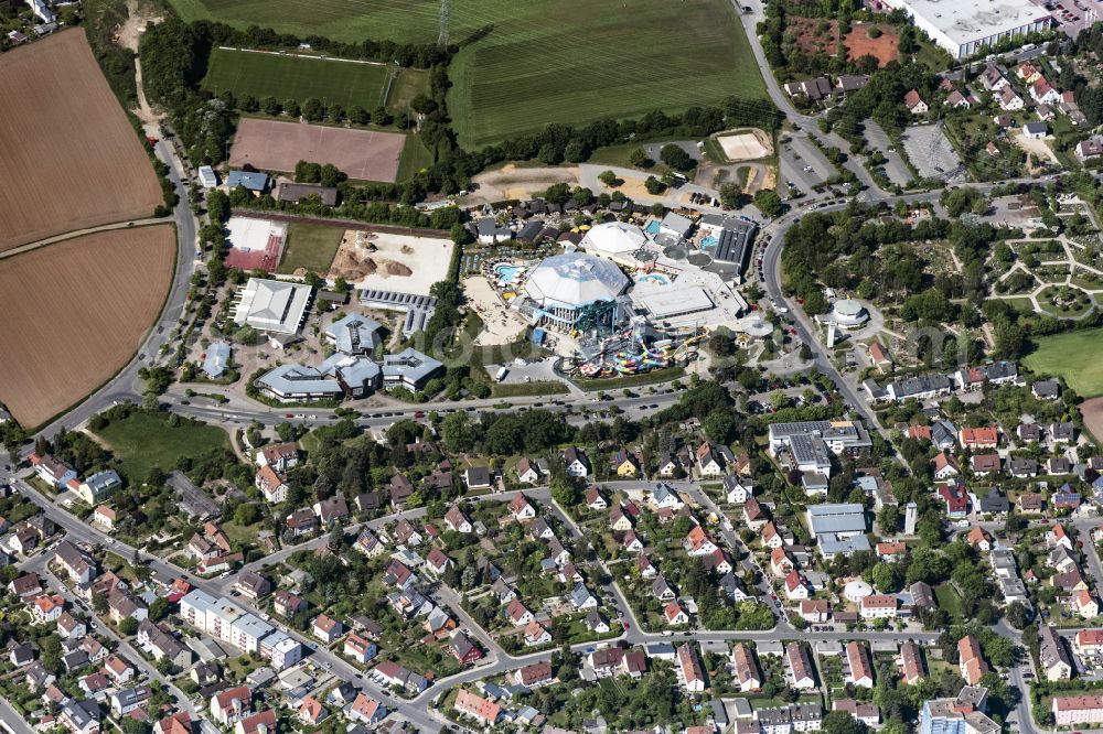 Aerial photograph Stein - Spa and swimming pools at the swimming pool of the leisure facility with water slide on street Albertus-Magnus-Strasse in Stein in the state Bavaria, Germany