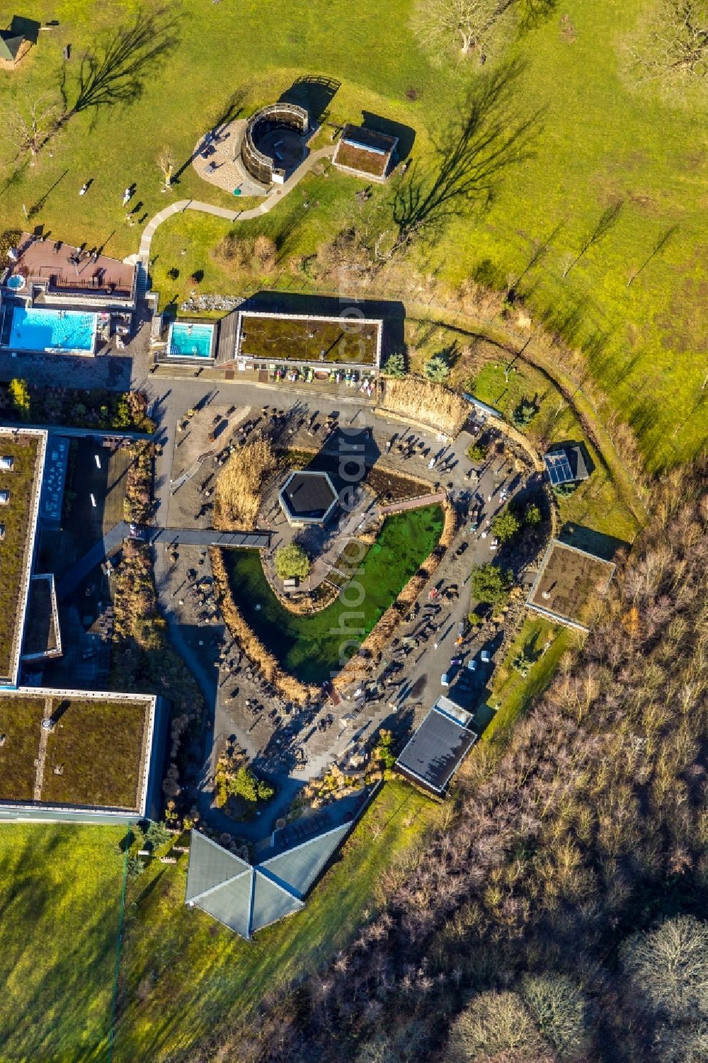 Hagen from the bird's eye view: Spa and swimming pools at the swimming pool of the leisure facility WESTFALENBAD on Stadionstrasse in Hagen in the state North Rhine-Westphalia, Germany